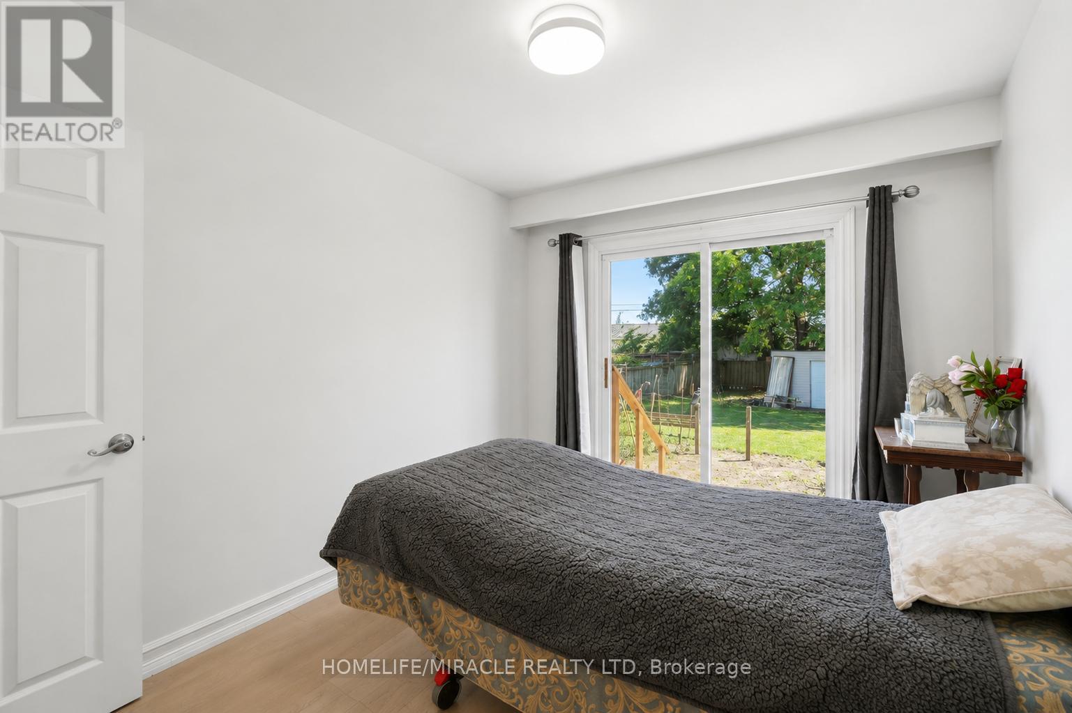 1585 CORAM CRESCENT - 29
