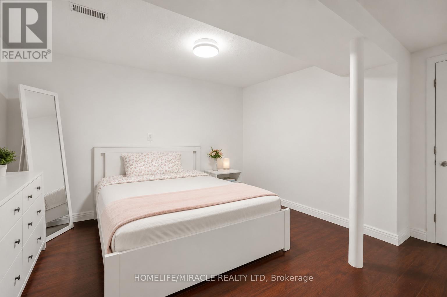 1585 CORAM CRESCENT - 33
