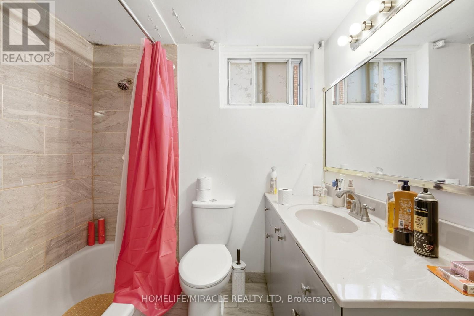1585 CORAM CRESCENT - 35
