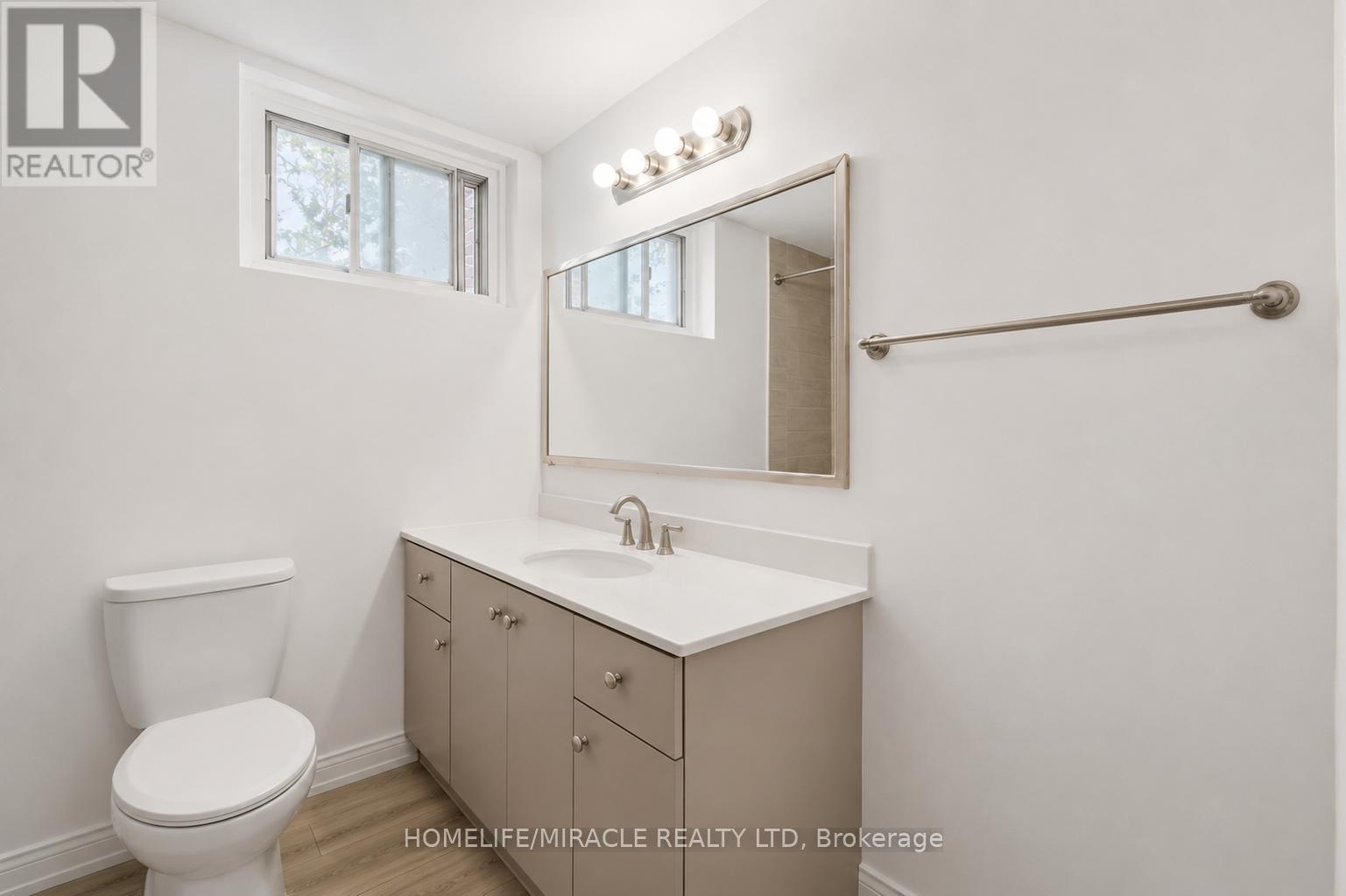 1585 CORAM CRESCENT - 36