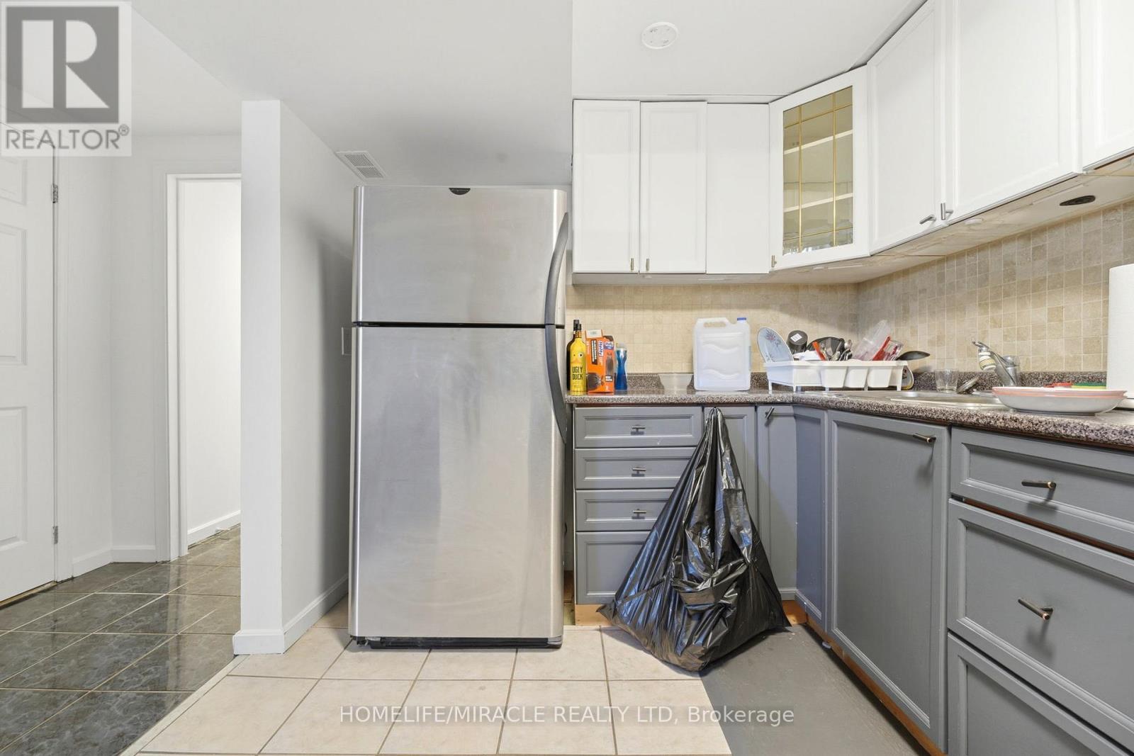 1585 CORAM CRESCENT - 37