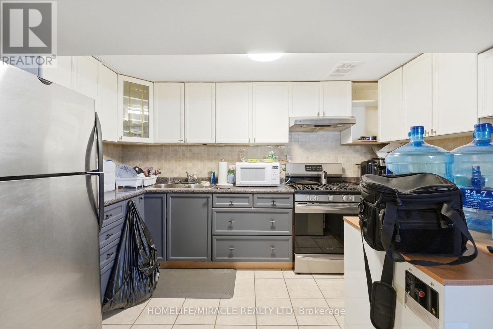 1585 CORAM CRESCENT - 38