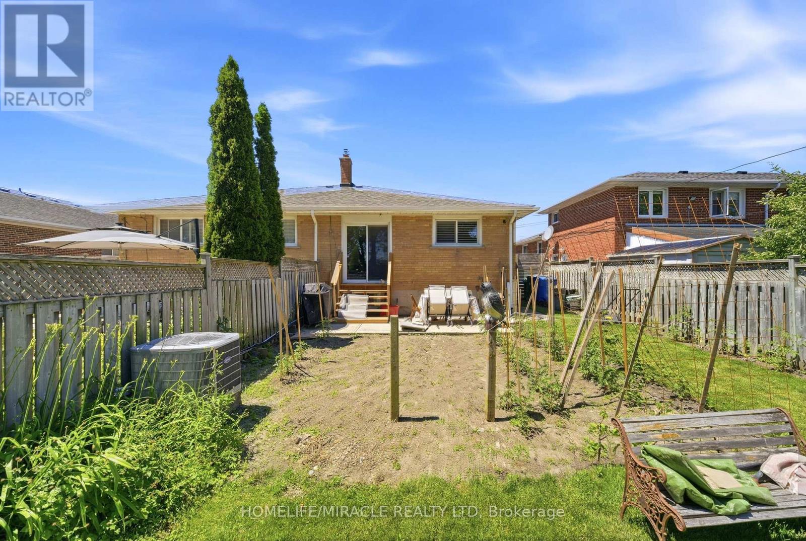 1585 CORAM CRESCENT - 39