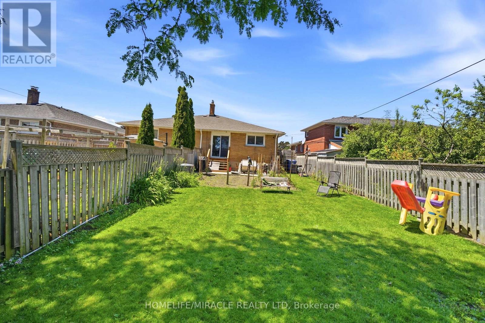 1585 CORAM CRESCENT - 40