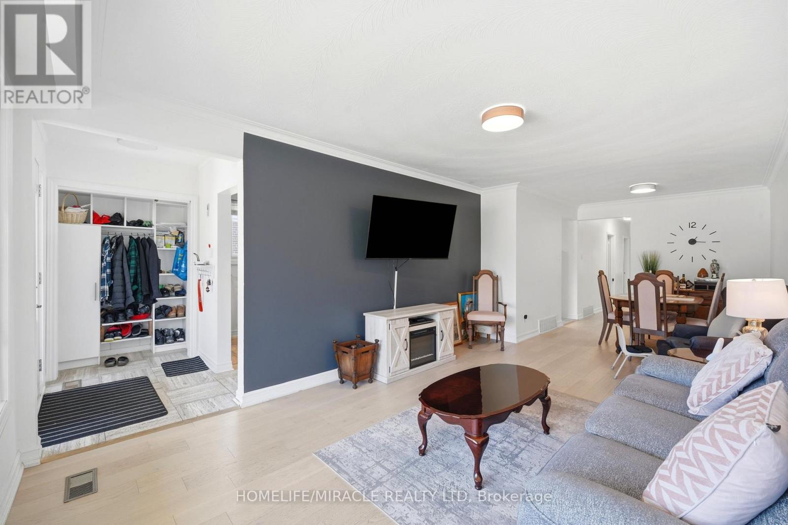 1585 CORAM CRESCENT - 6