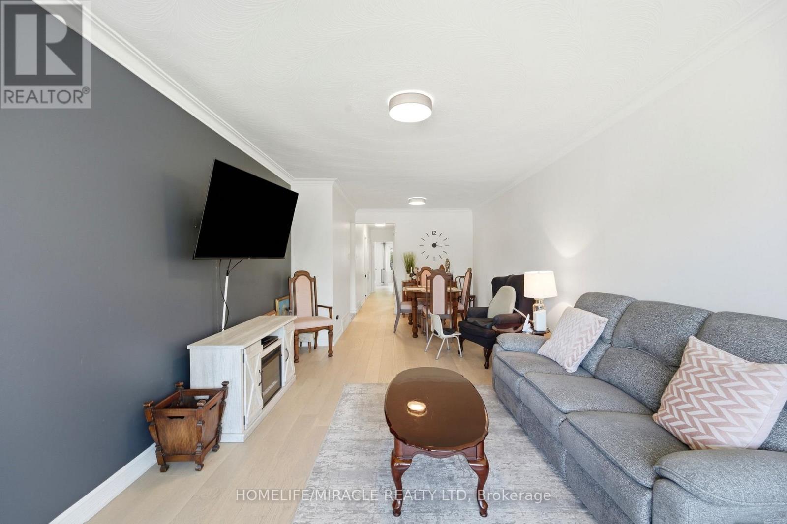 1585 CORAM CRESCENT - 7