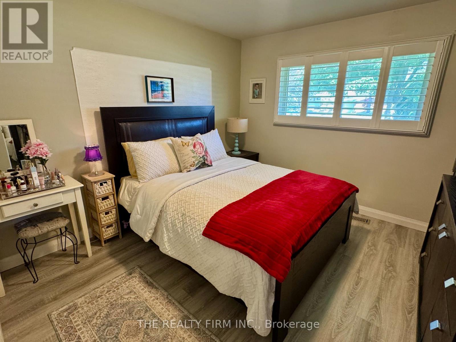 571 EVERGLADE CRESCENT - 11