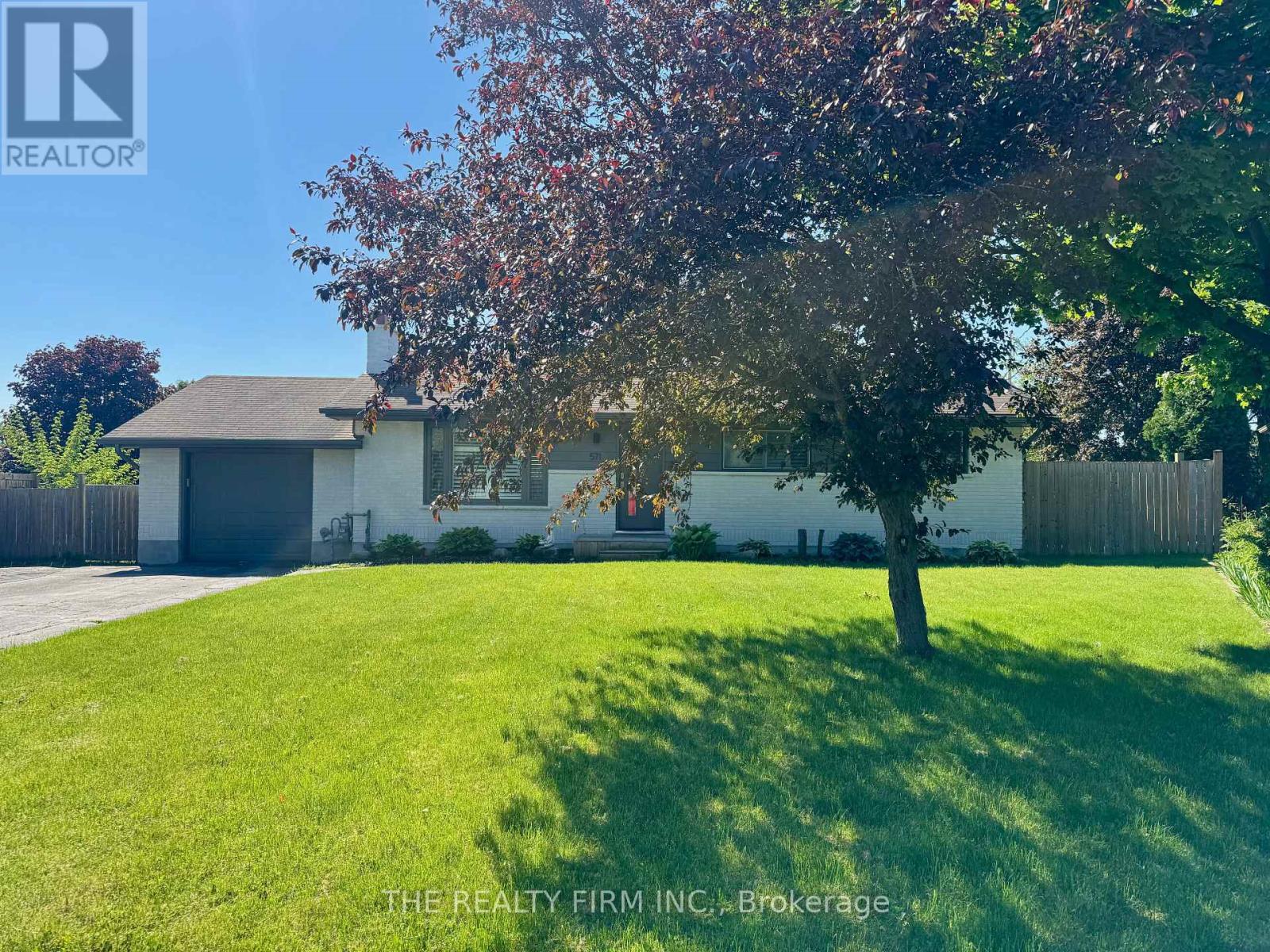 571 EVERGLADE CRESCENT - 2