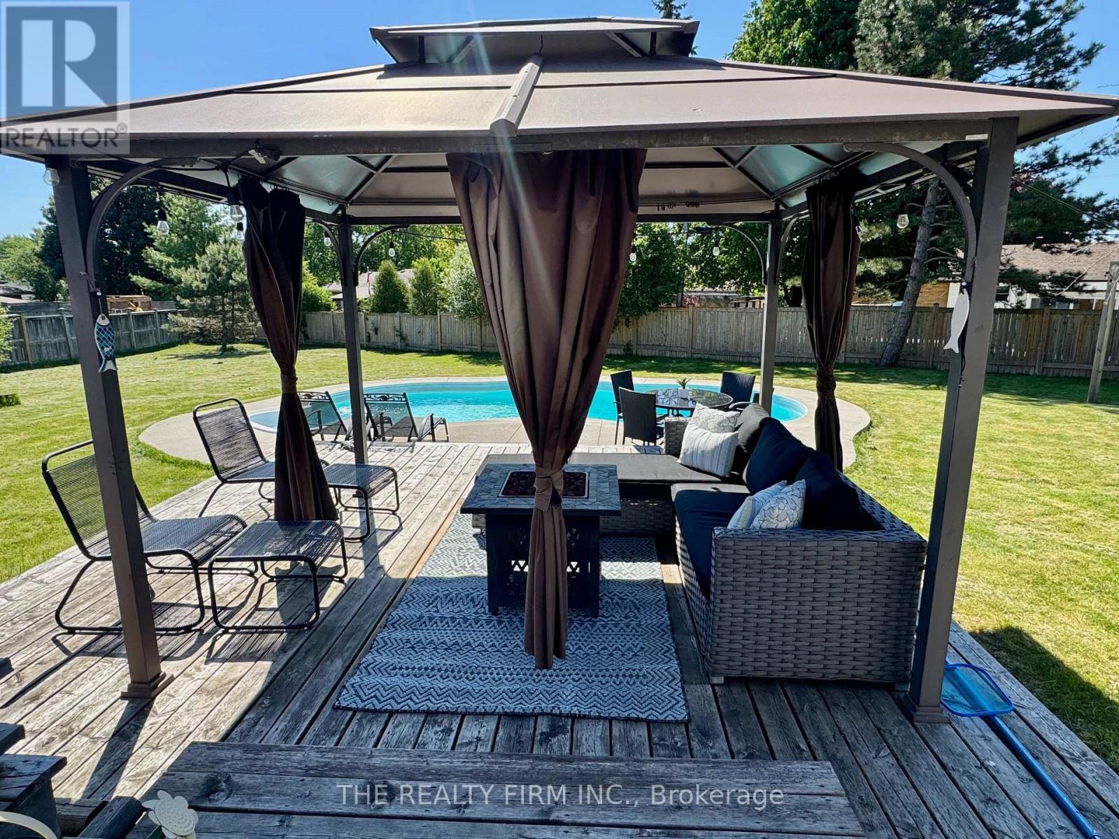 571 EVERGLADE CRESCENT - 25