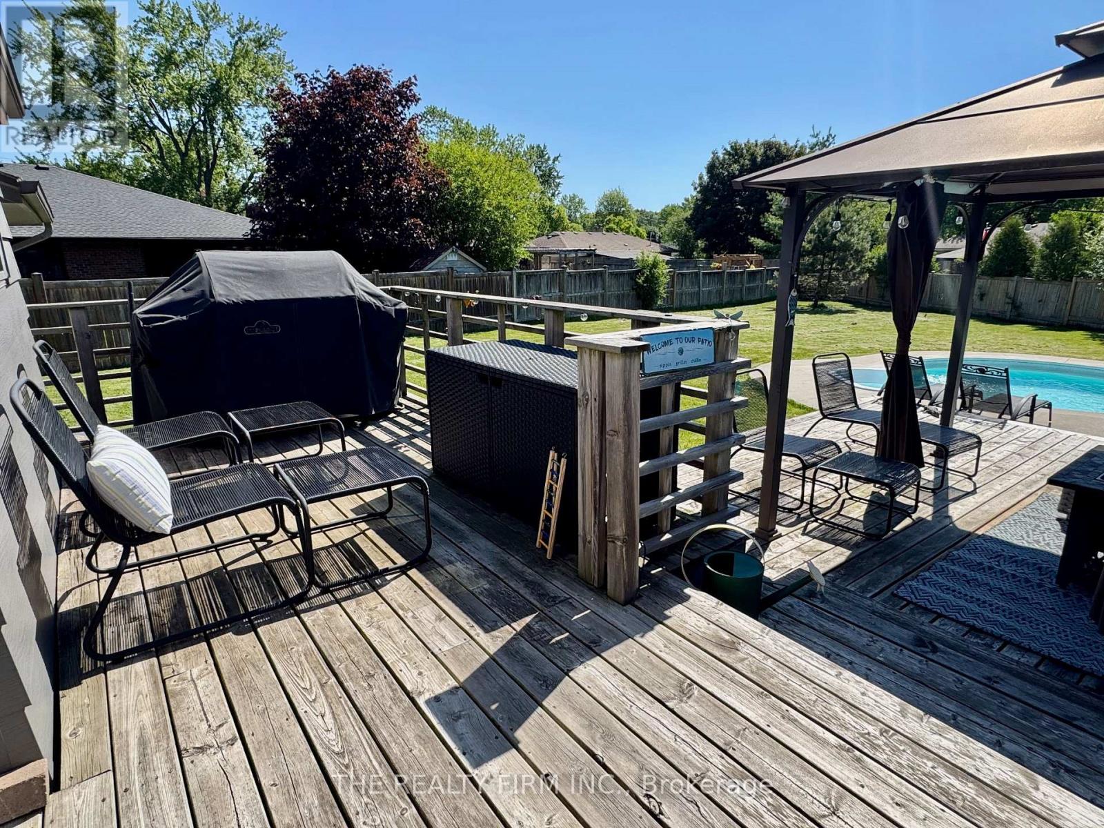 571 EVERGLADE CRESCENT - 26