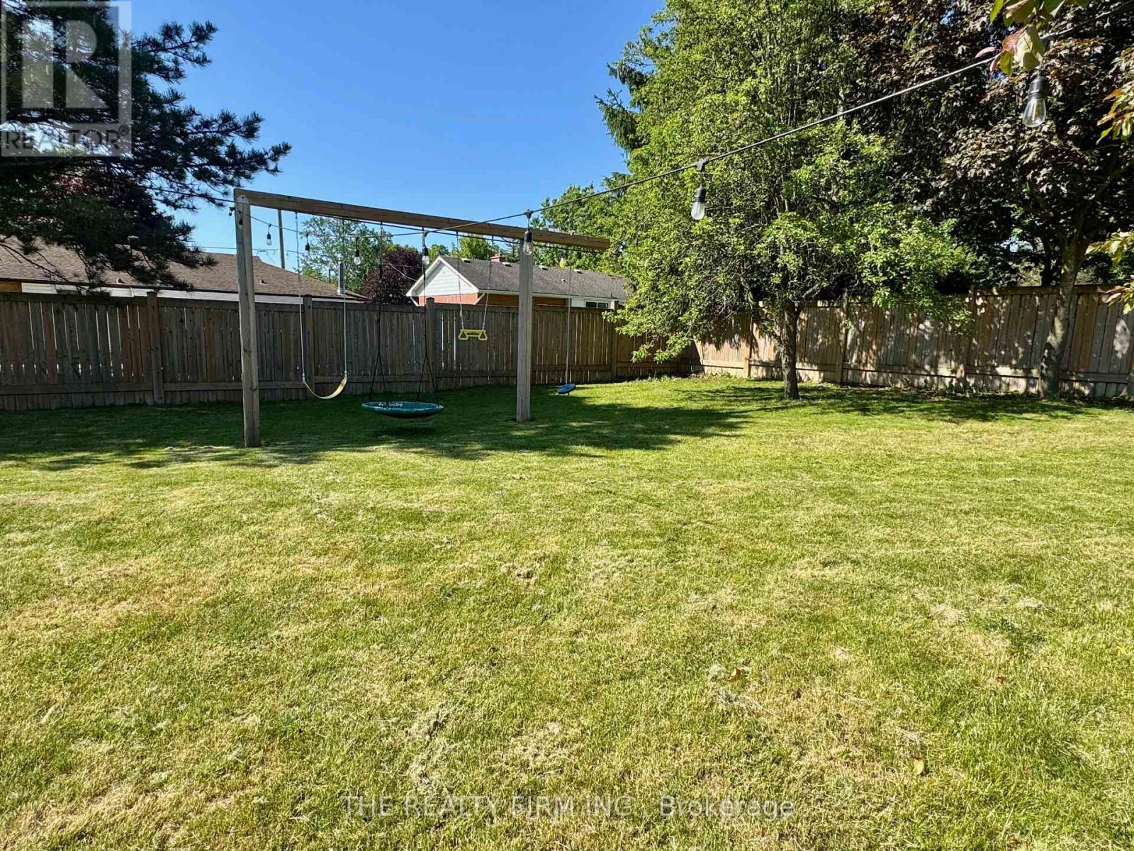571 EVERGLADE CRESCENT - 27