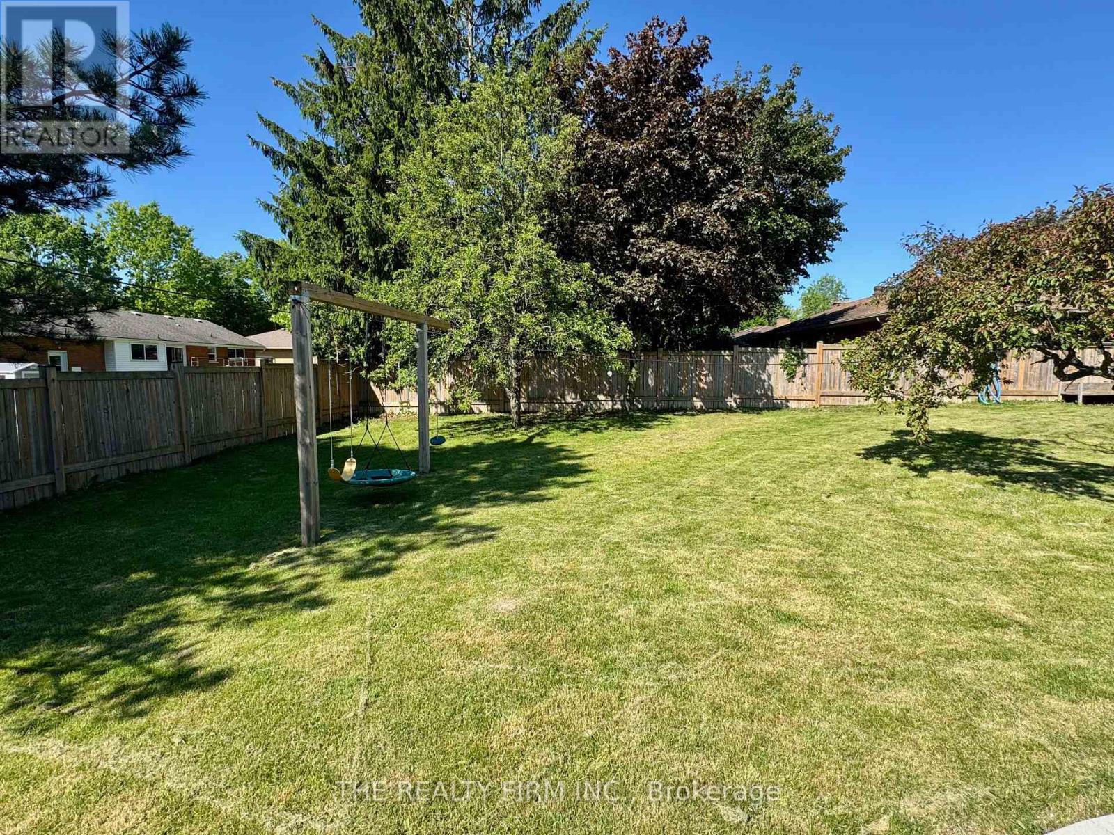 571 EVERGLADE CRESCENT - 28