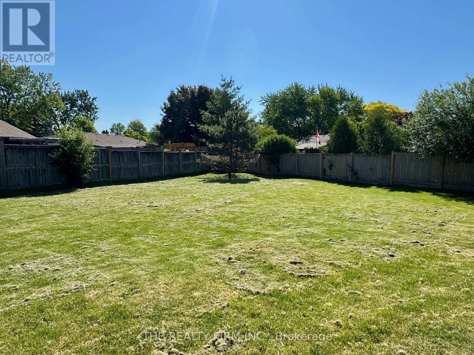 571 EVERGLADE CRESCENT - 32