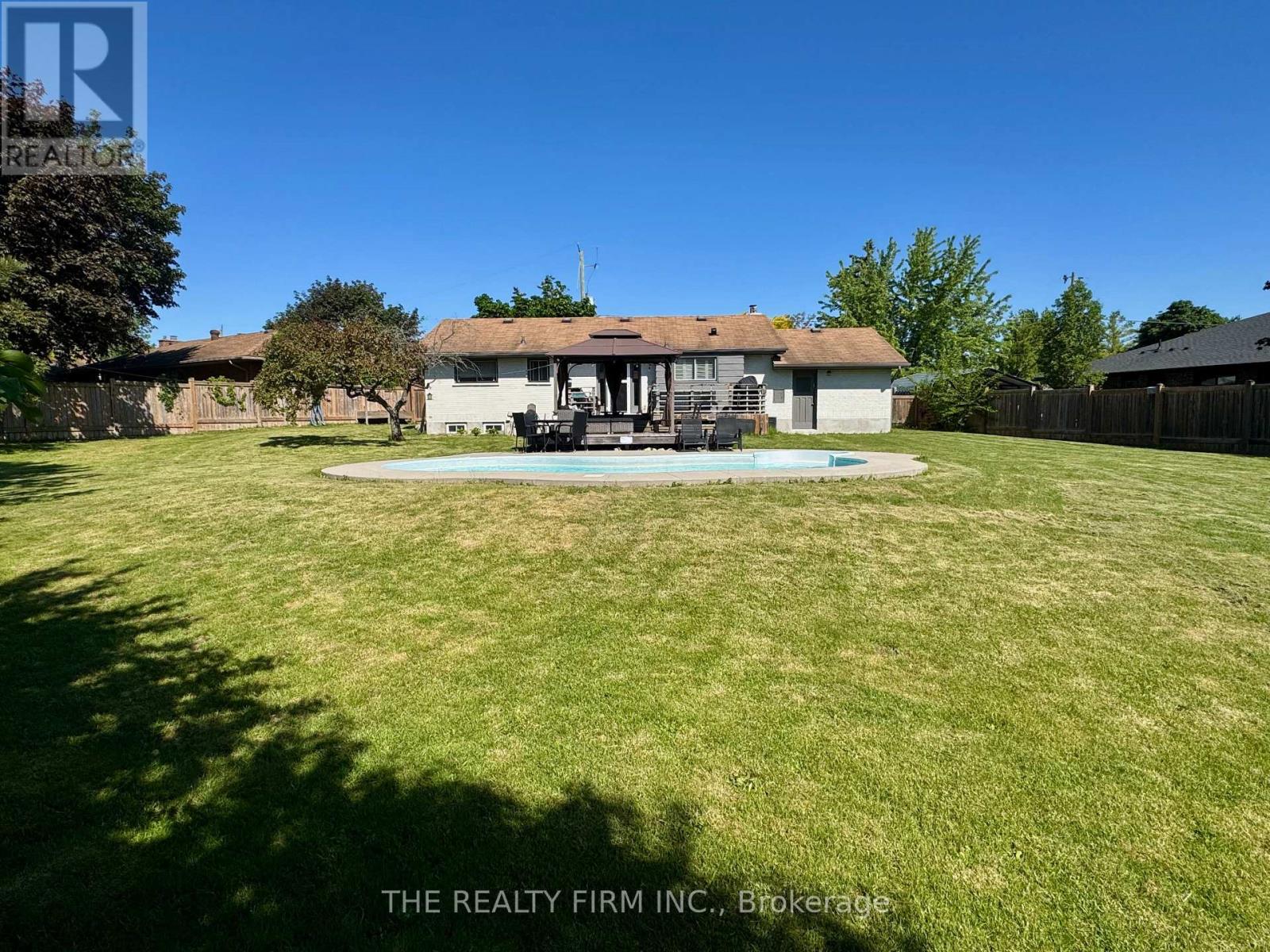571 EVERGLADE CRESCENT - 33
