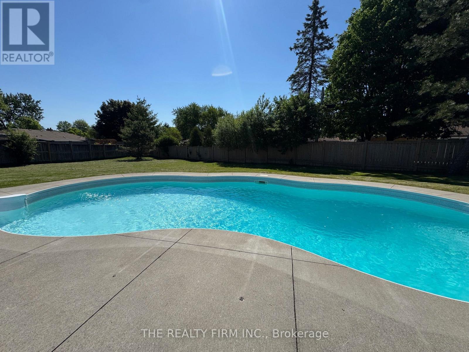 571 EVERGLADE CRESCENT - 37
