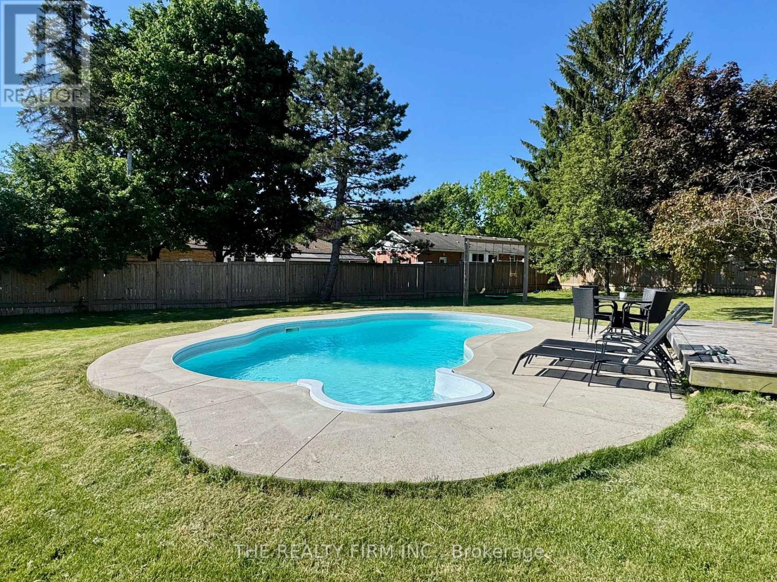 571 EVERGLADE CRESCENT - 38