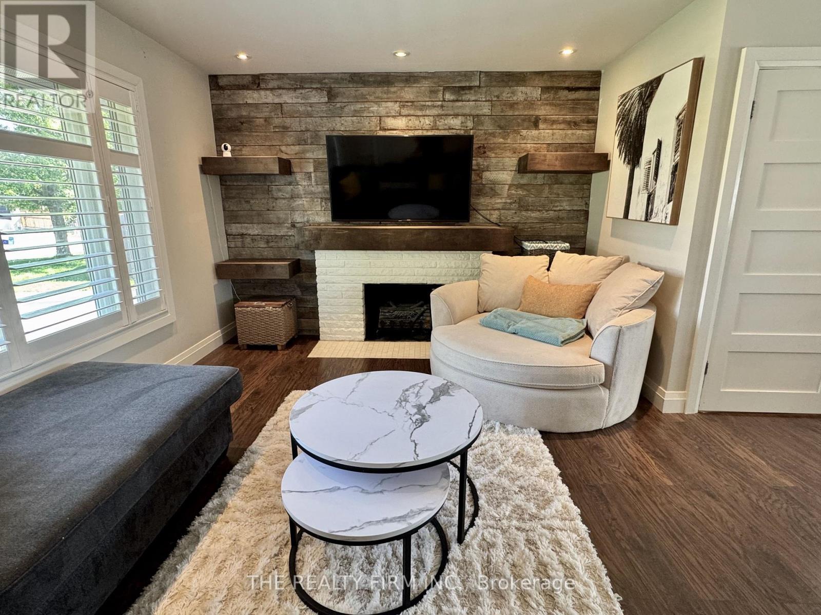 571 EVERGLADE CRESCENT - 5