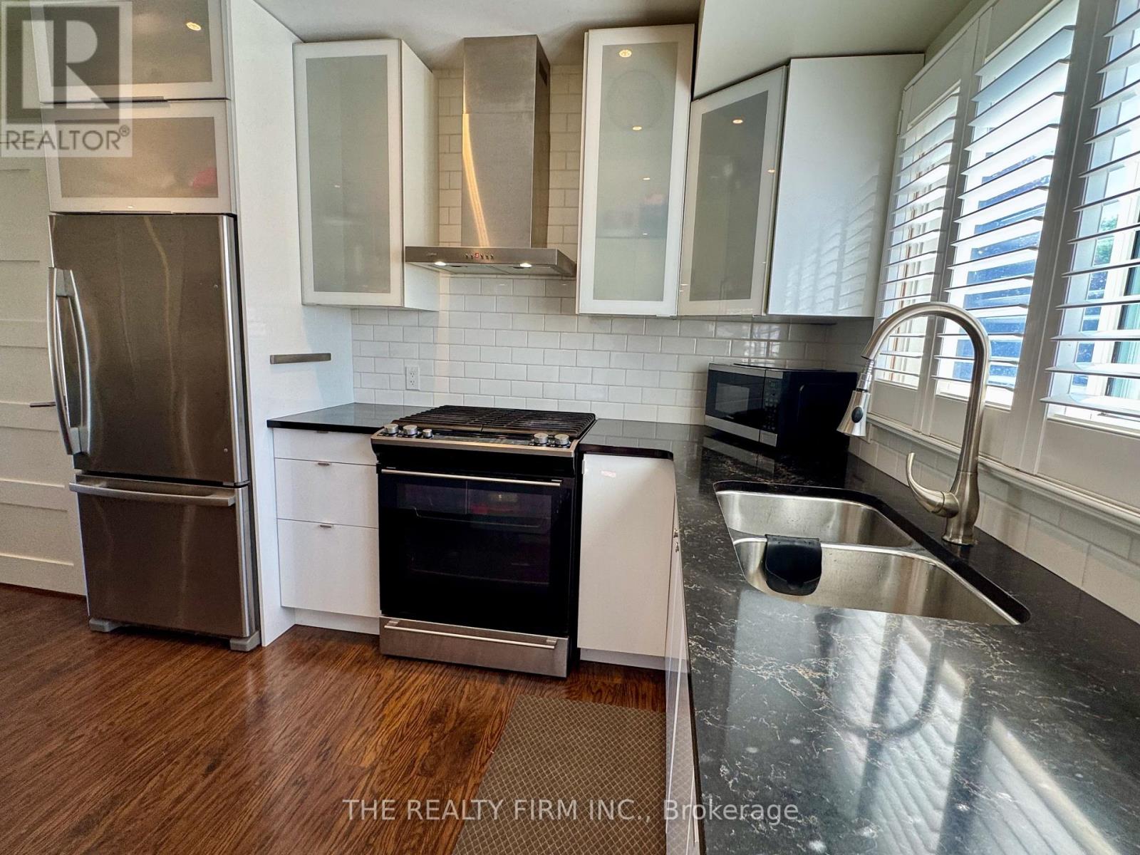 571 EVERGLADE CRESCENT - 9