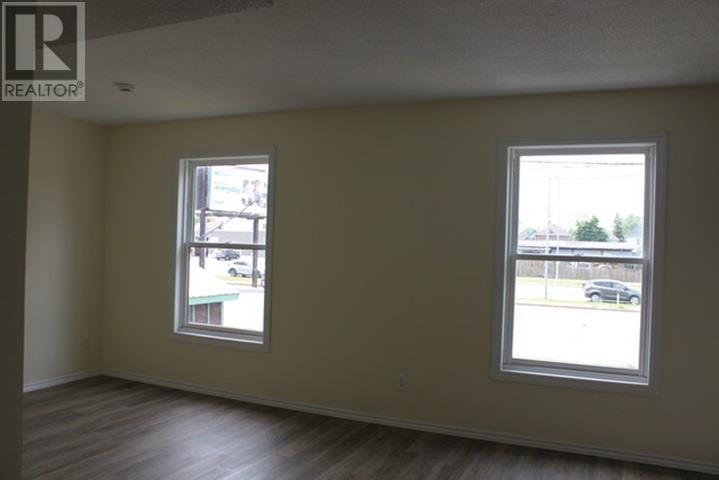 129 McKellar ST N - 5