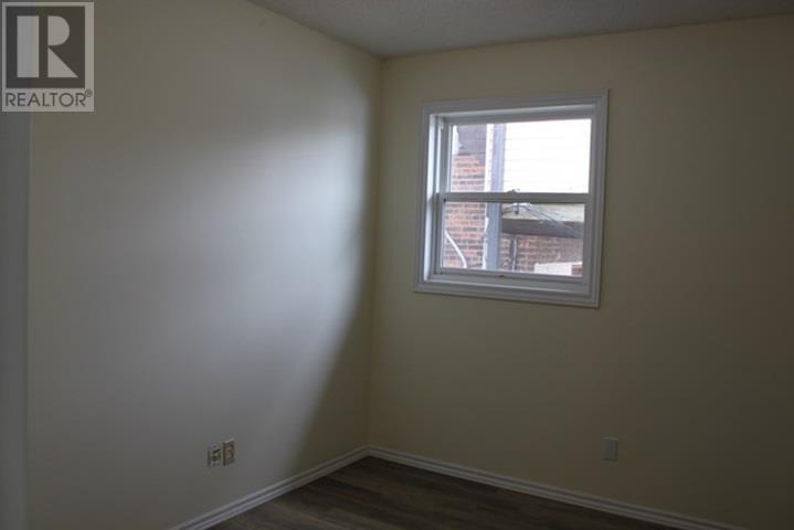 129 McKellar ST N - 6