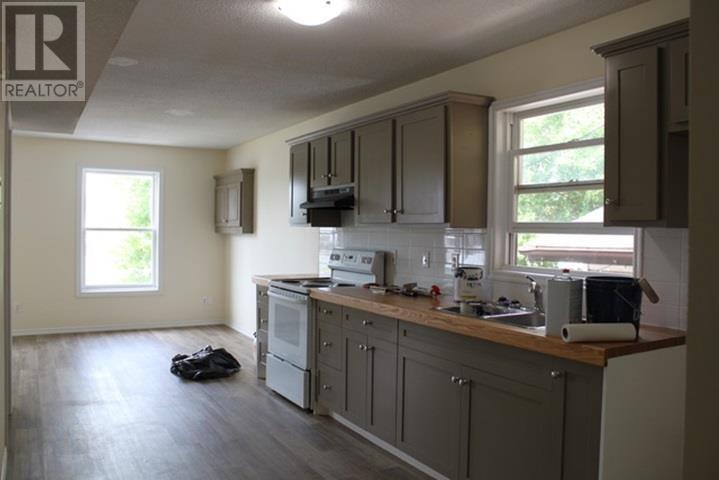 129 McKellar ST N - 3