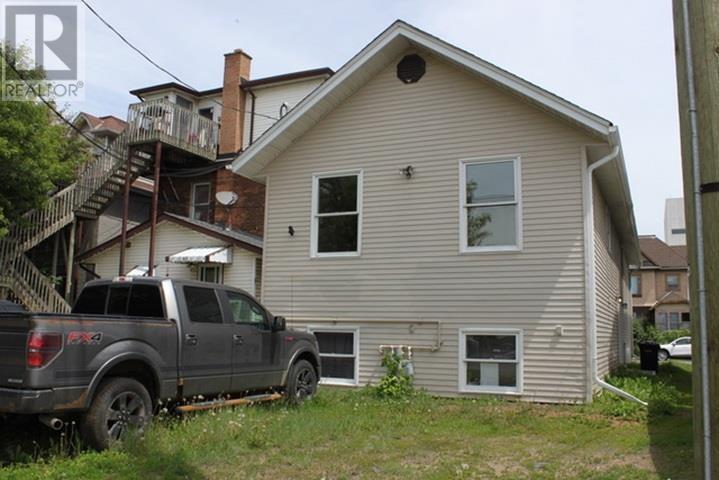 129 McKellar ST N - 2