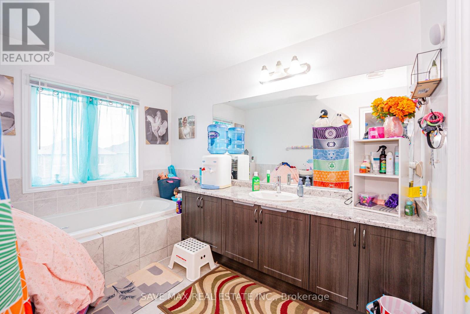 335 RIDLEY CRESCENT - 33