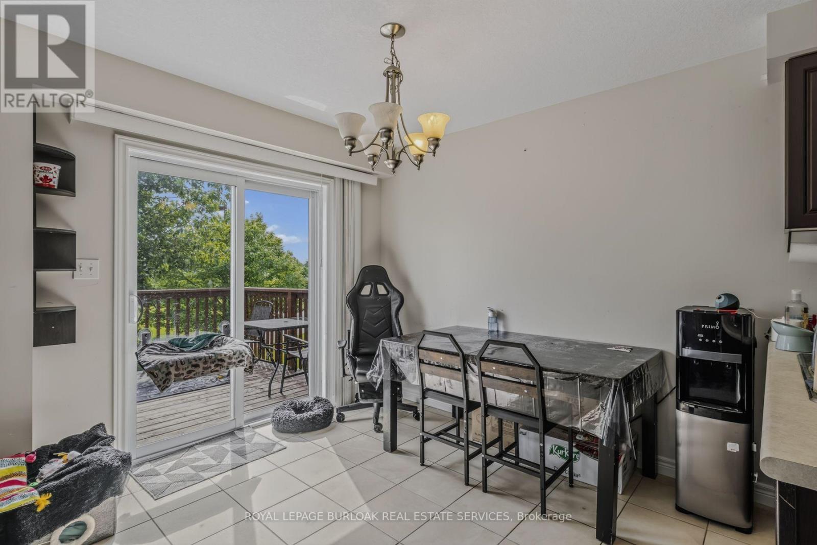 571 CHAMPLAIN AVENUE - 11