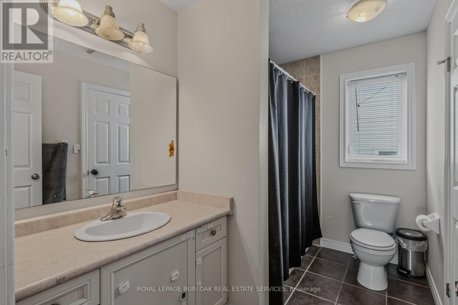 571 CHAMPLAIN AVENUE - 18
