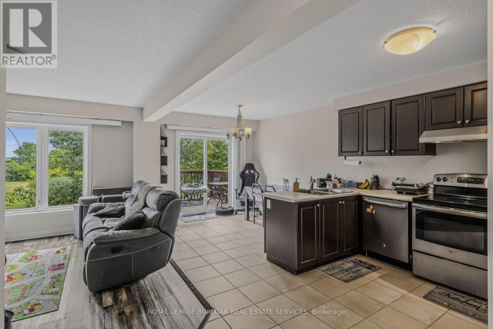 571 CHAMPLAIN AVENUE - 6