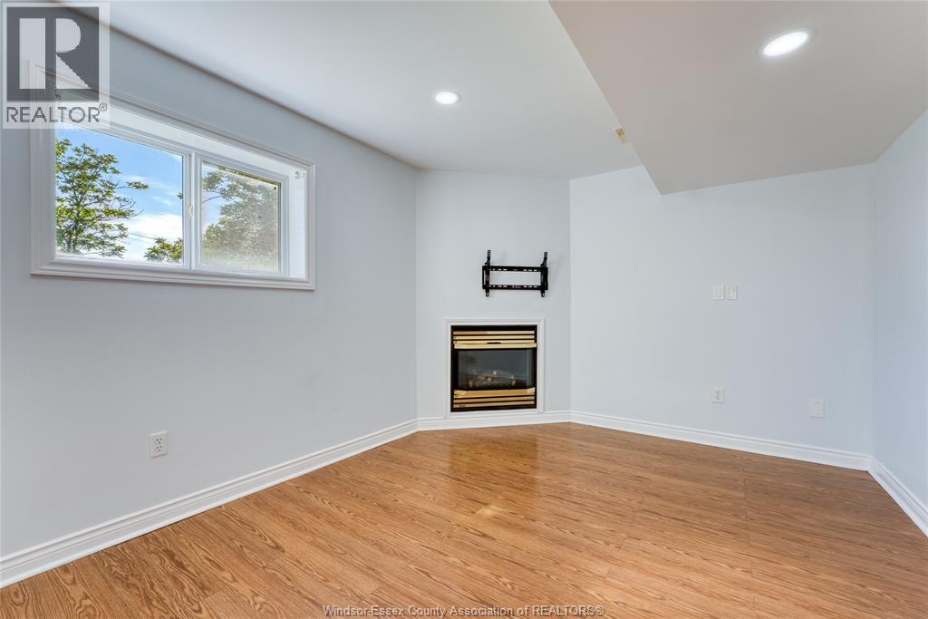 3867 CLARA AVENUE - 33