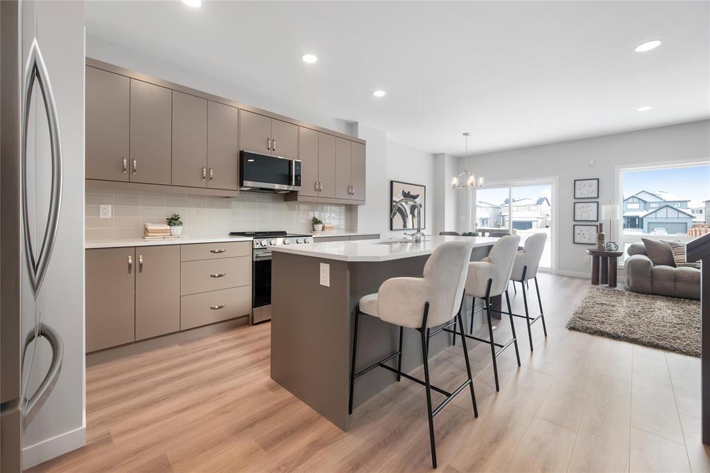 17 Kestrel Way, Winnipeg, Manitoba, R3R3Y8, Winnipeg, Manitoba — photo 4 of 5