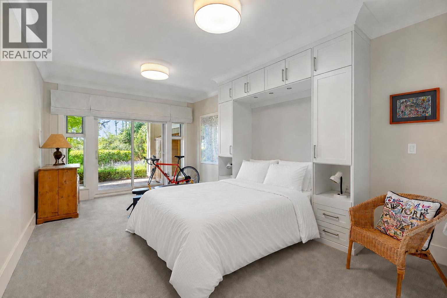 2 5402 WEST VISTA COURT, West Vancouver