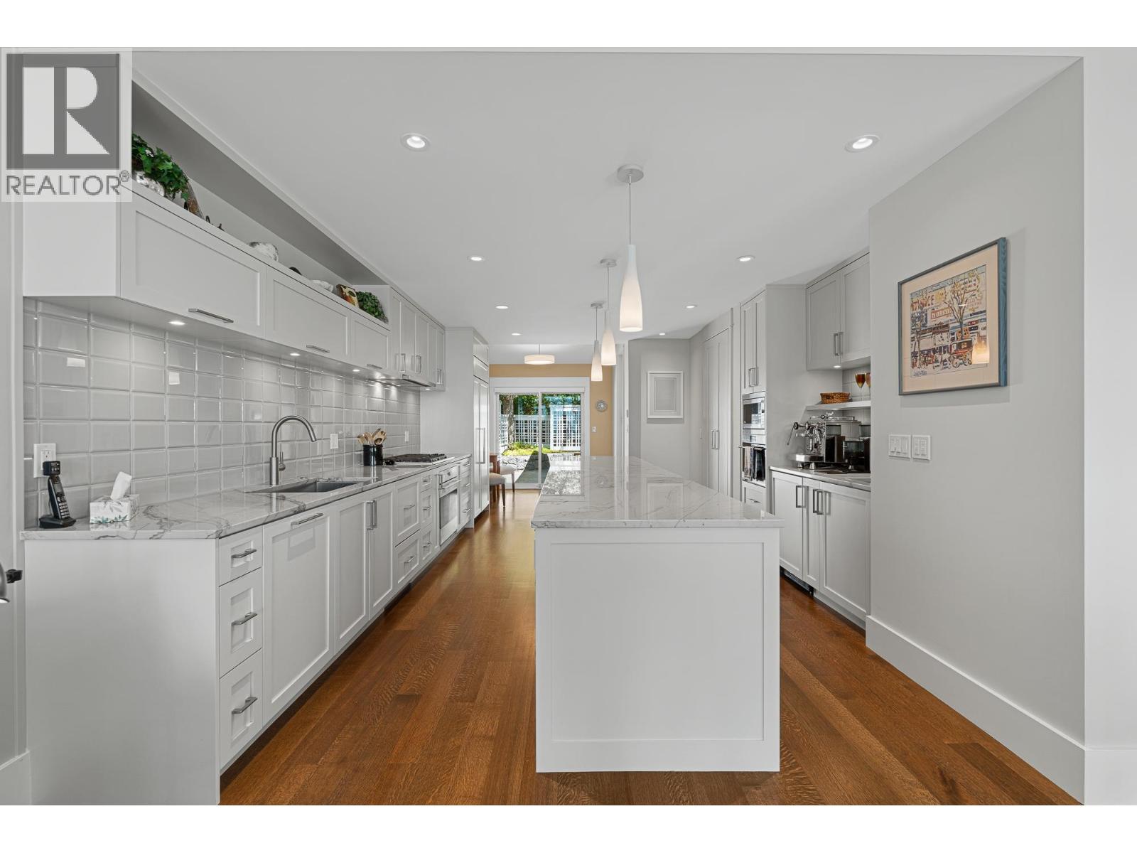 2 5402 WEST VISTA COURT, West Vancouver