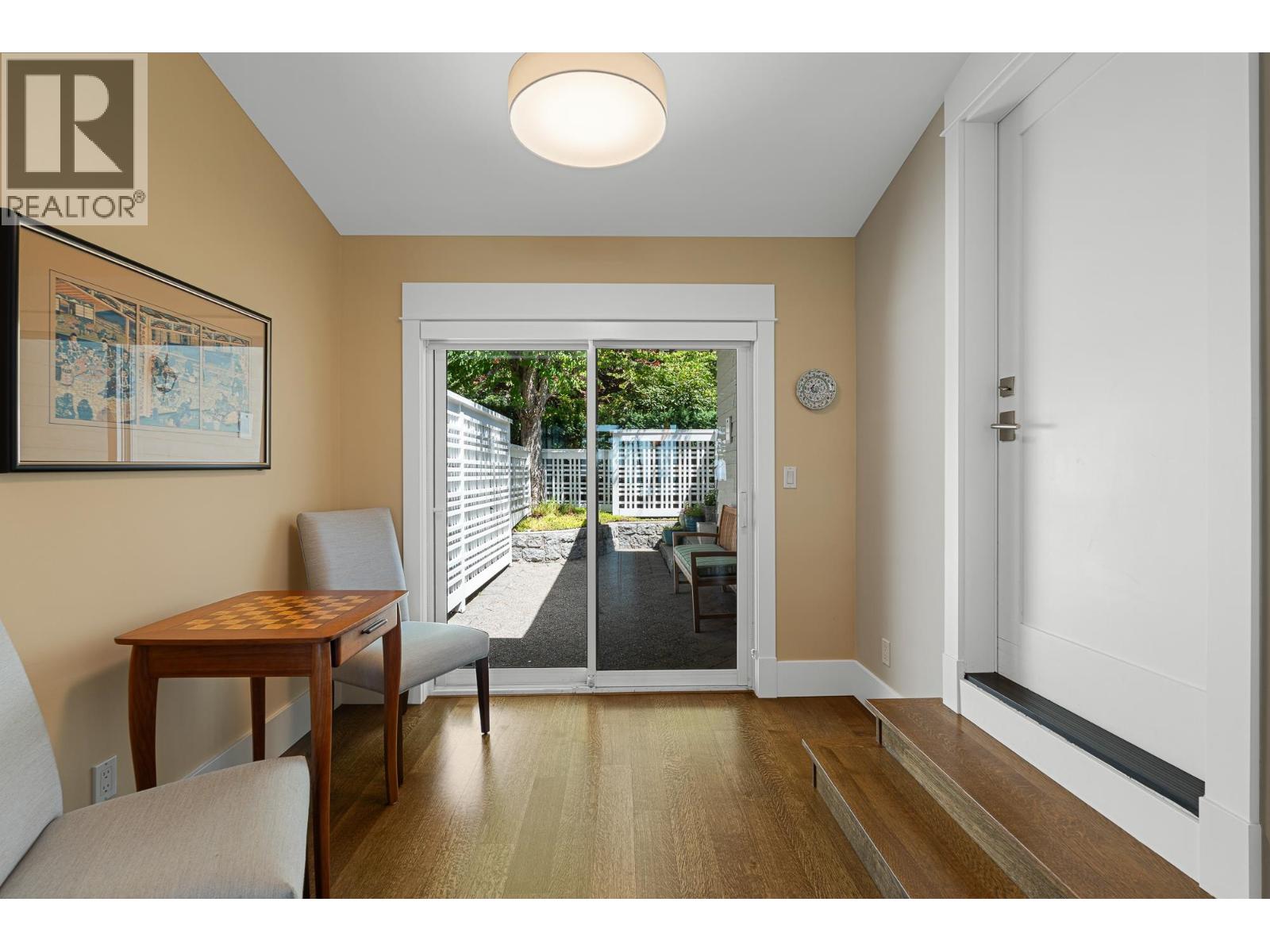 2 5402 WEST VISTA COURT, West Vancouver