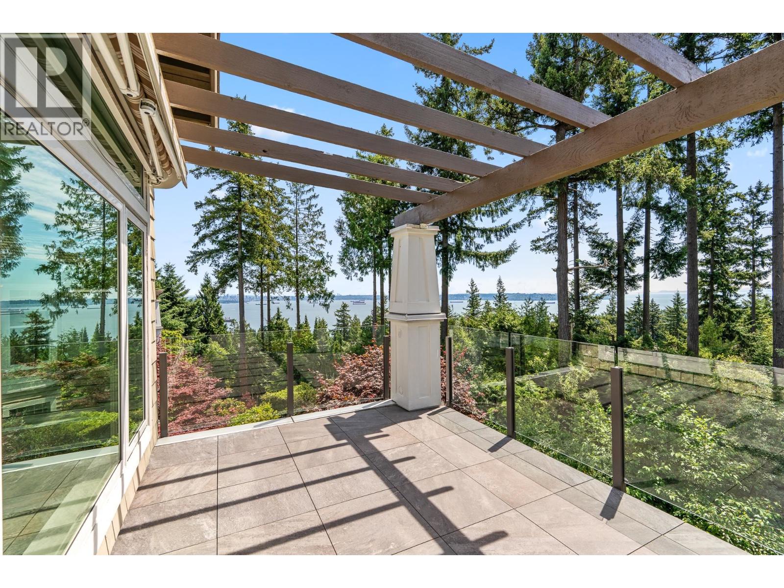 2 5402 WEST VISTA COURT, West Vancouver