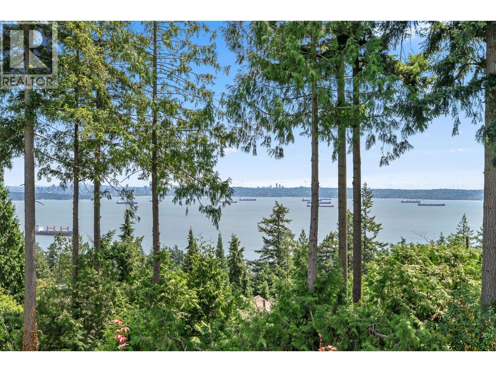 2 5402 WEST VISTA COURT, West Vancouver