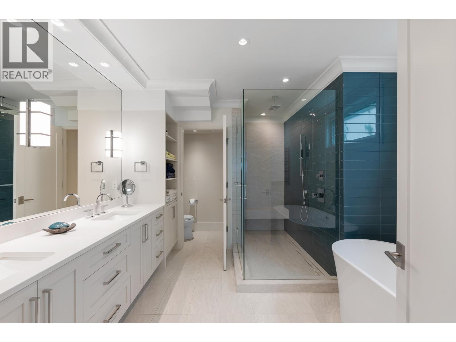 2 5402 WEST VISTA COURT, West Vancouver