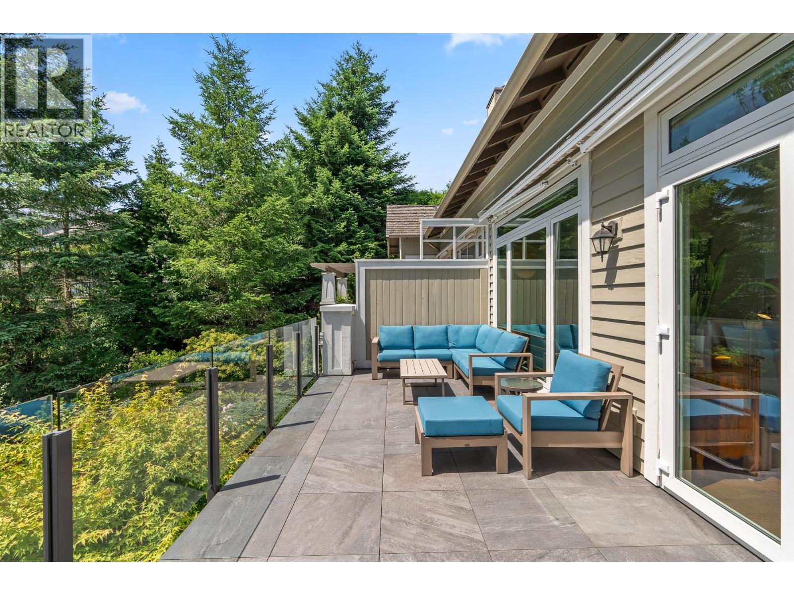 2 5402 WEST VISTA COURT, West Vancouver