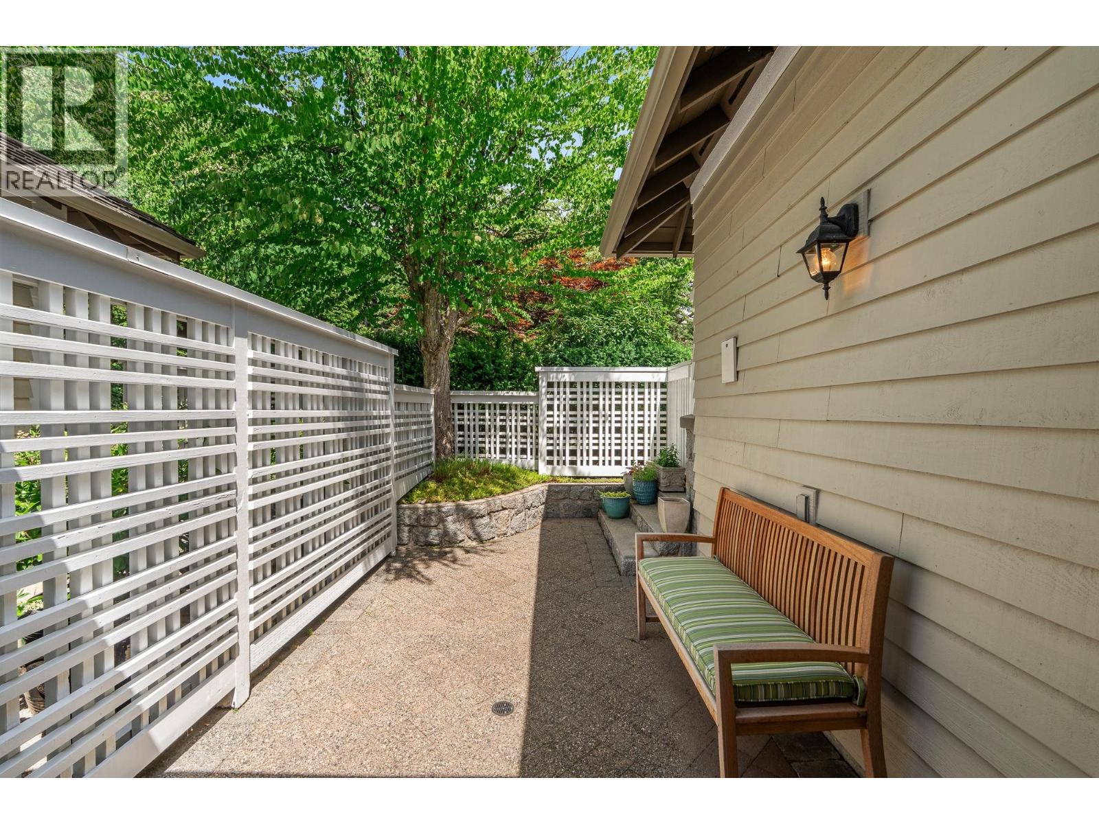 2 5402 WEST VISTA COURT, West Vancouver
