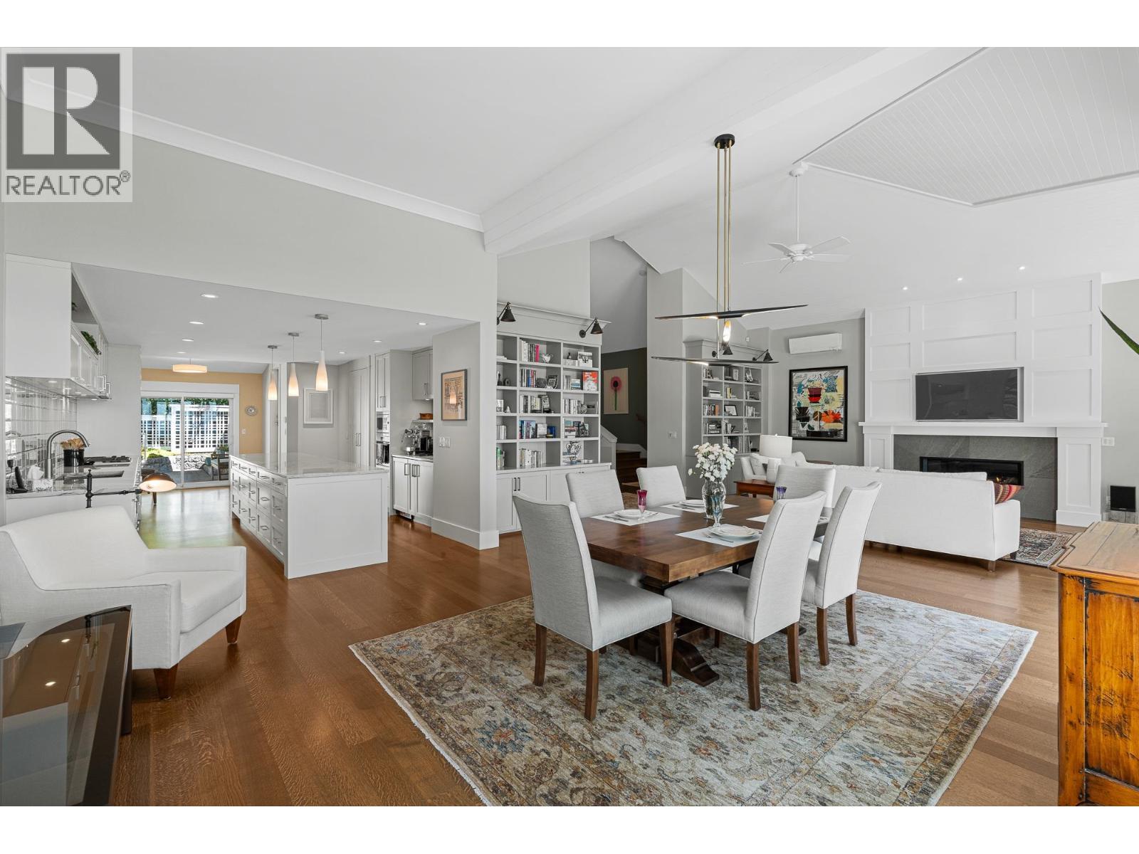 2 5402 WEST VISTA COURT, West Vancouver
