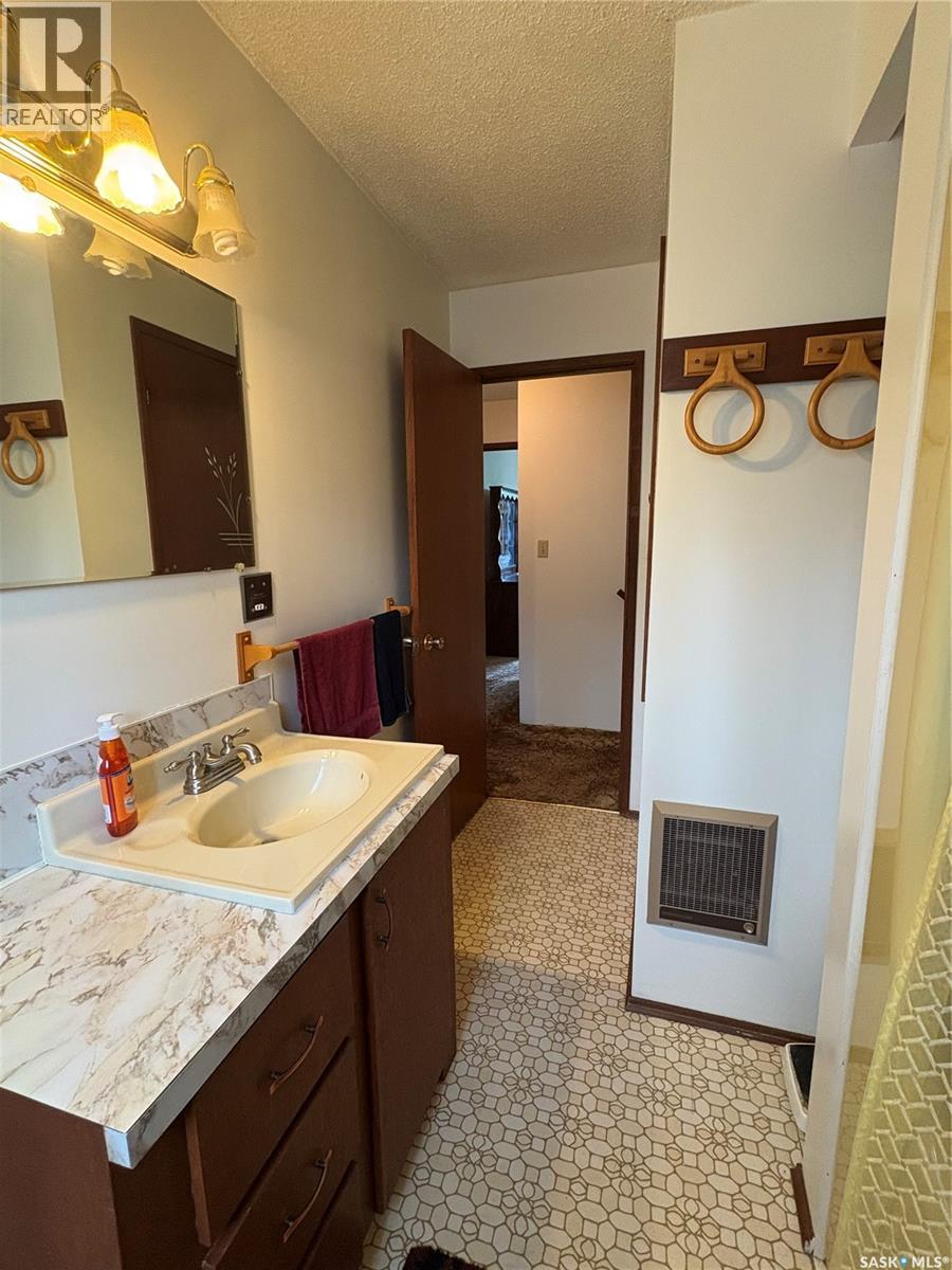 136 Frank AVENUE - 19