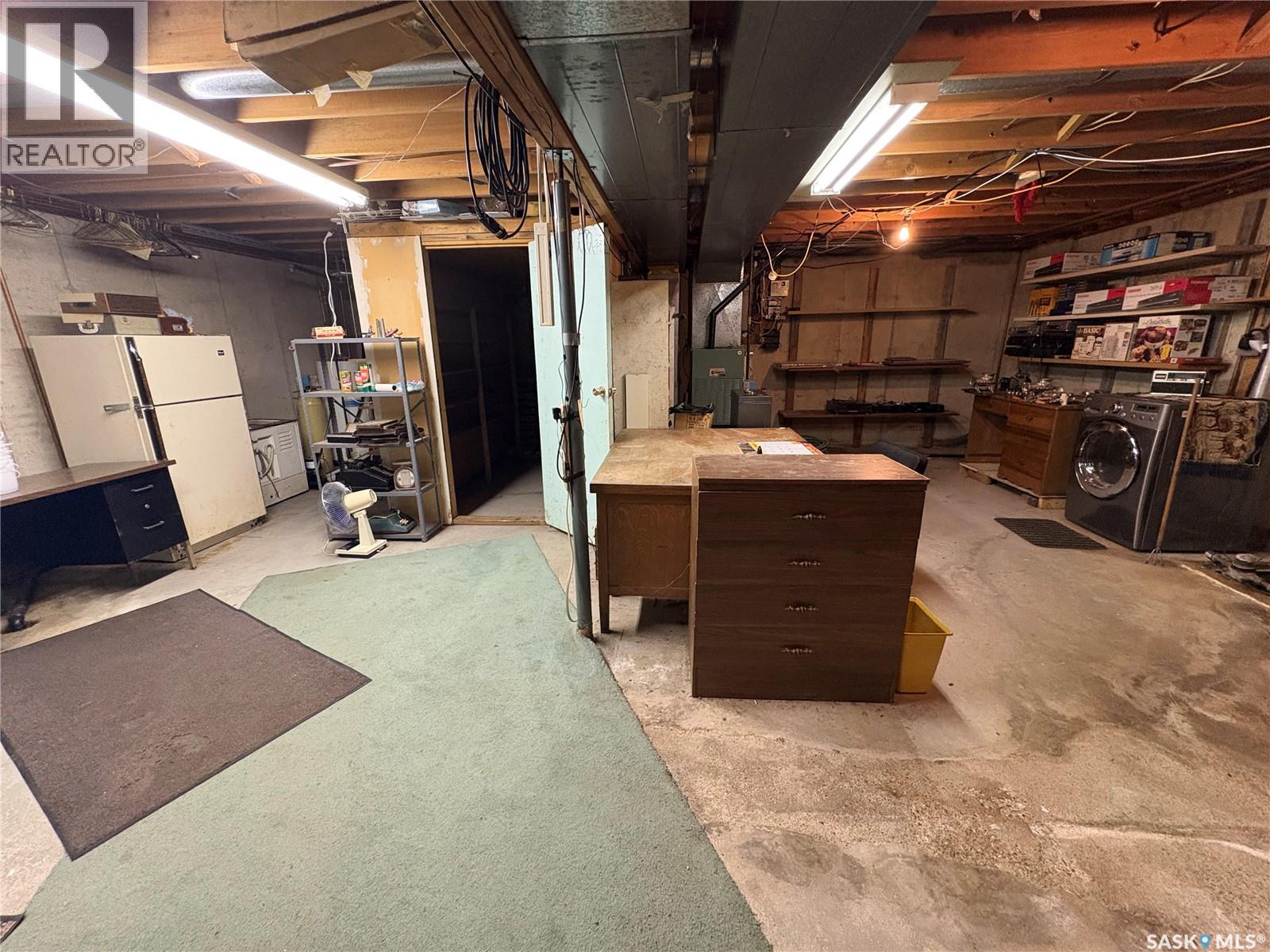 136 Frank AVENUE - 33