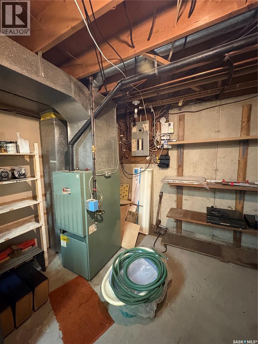 136 Frank AVENUE - 35