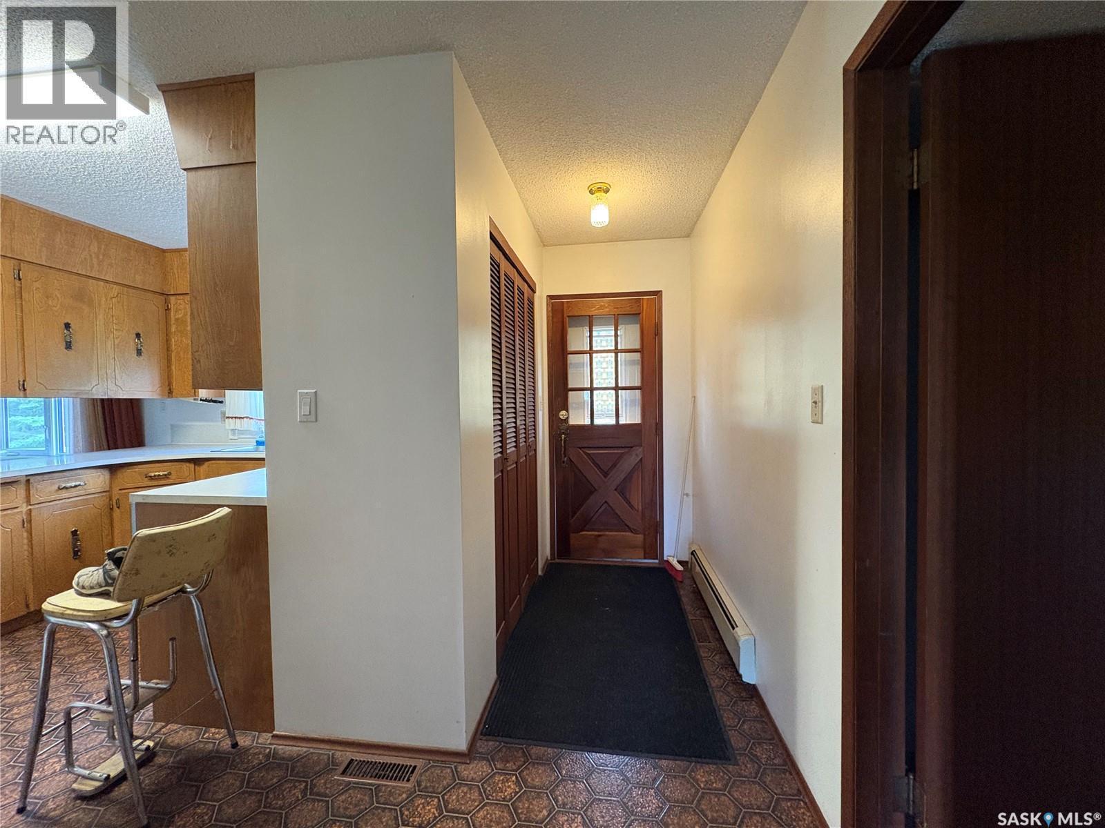 136 Frank AVENUE - 8