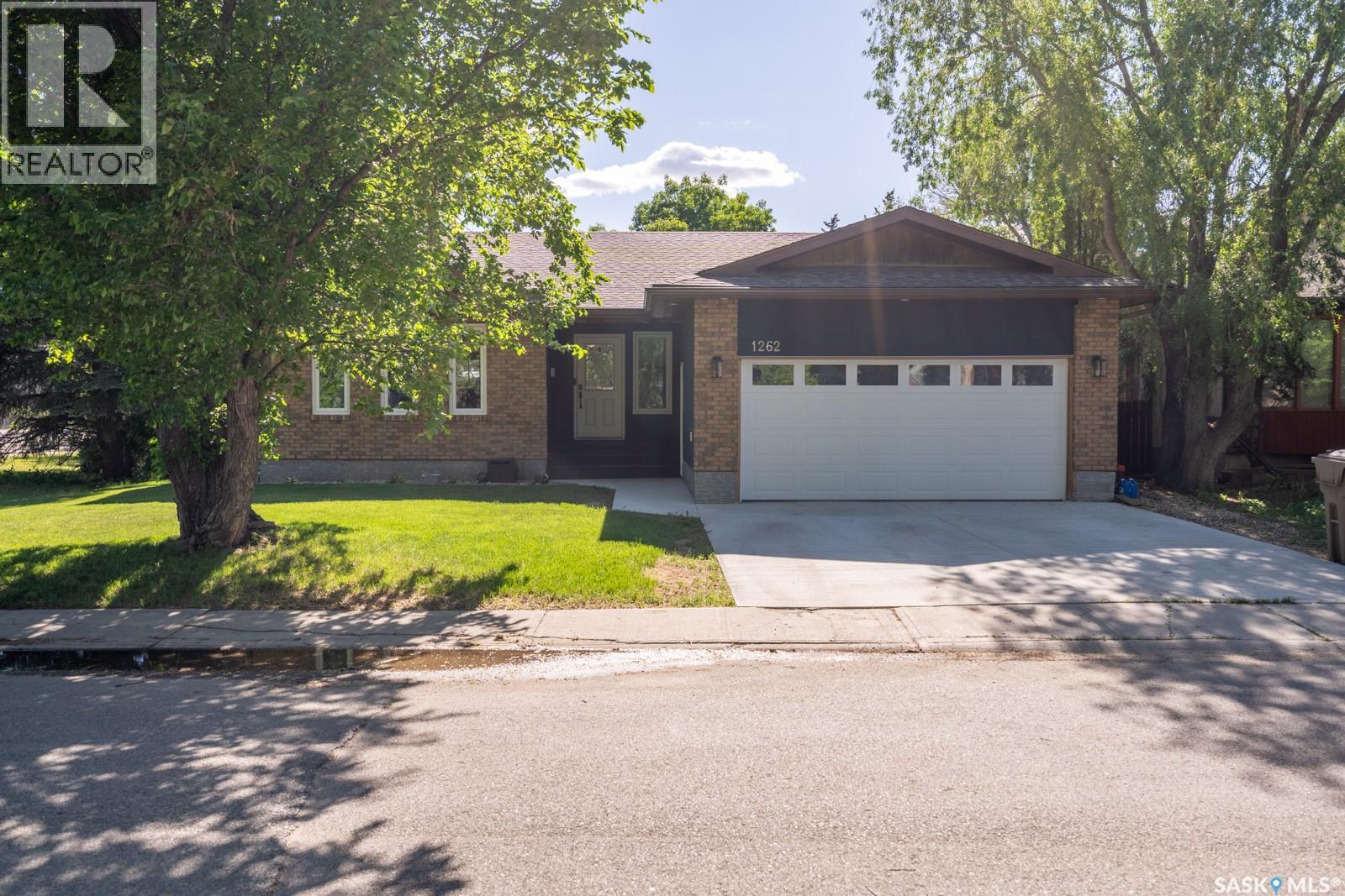 1262 James CRESCENT - 2