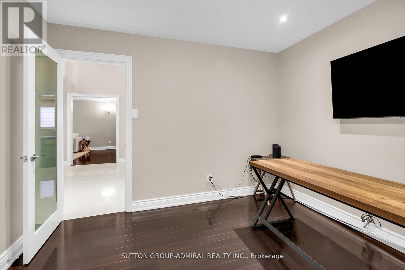 25 GRENADIER CRESCENT - 18