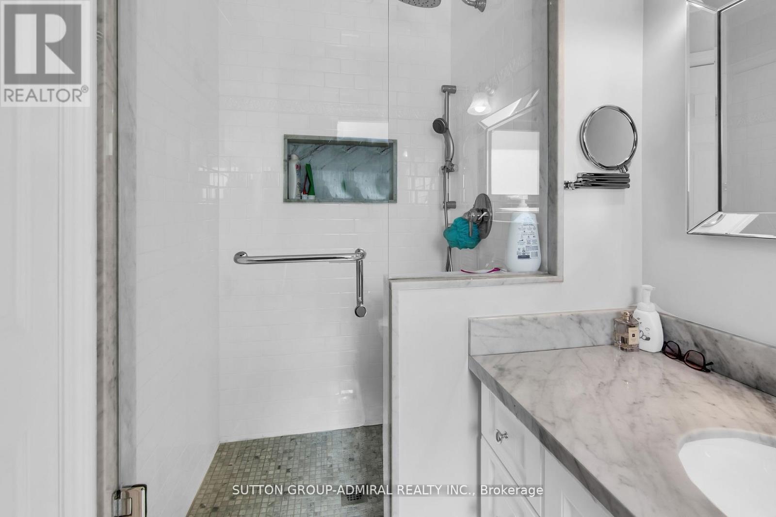 25 GRENADIER CRESCENT - 23