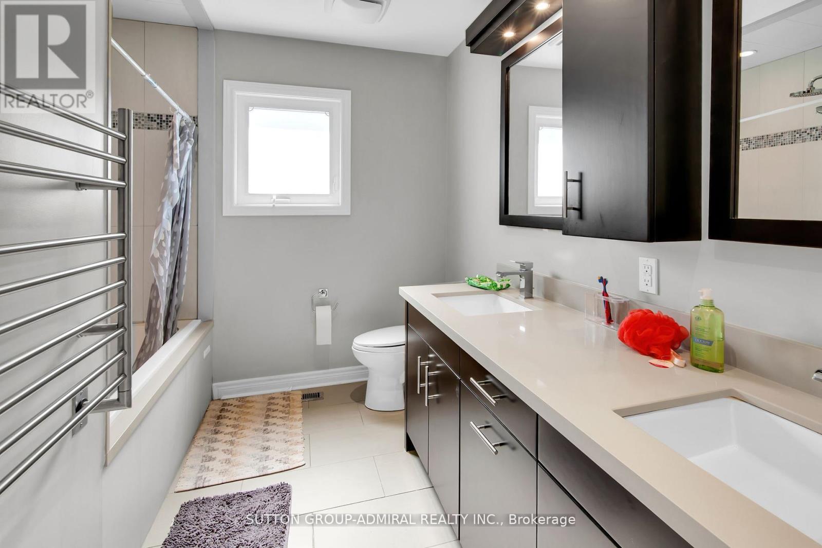 25 GRENADIER CRESCENT - 27