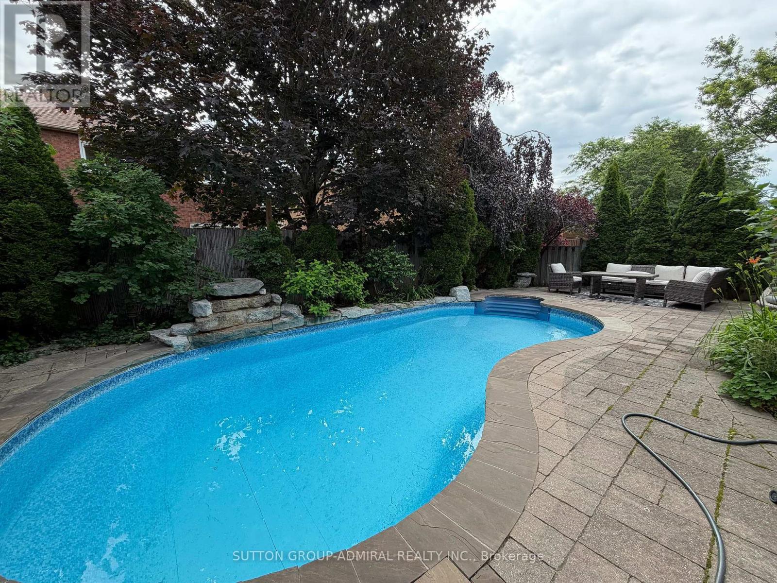 25 GRENADIER CRESCENT - 39